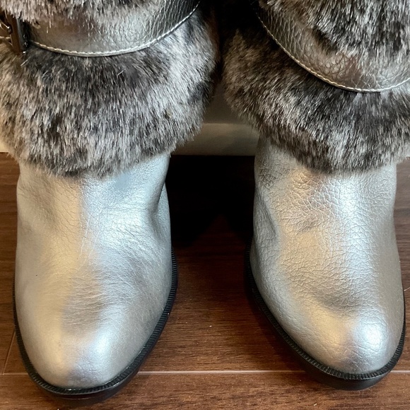 MICHAEL KORS CARLIE METALLIC GUN METAL SLIP ON FAUX FUR LEATHER HIGH HEELS SZ 8 - Picture 4 of 16